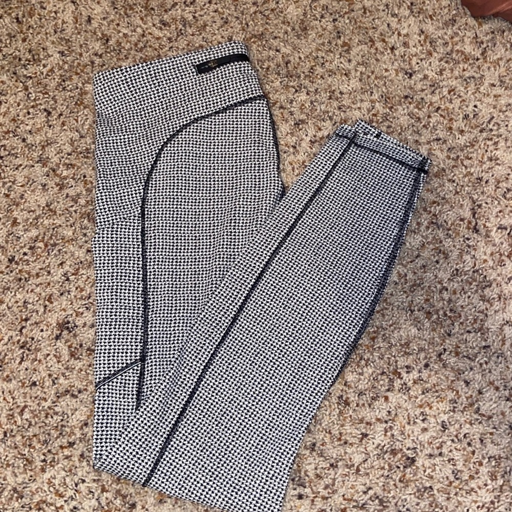 Lulu leggings size 10 with pockets